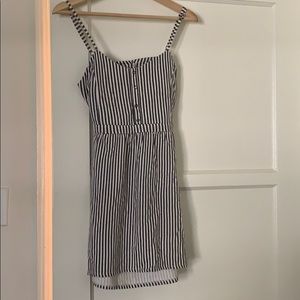 O’Neil exposes back dress